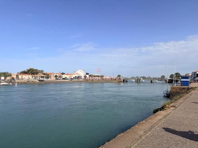 Local Commercial vente à Les Sables-d'Olonne, Saint-gilles-croix-de-vie