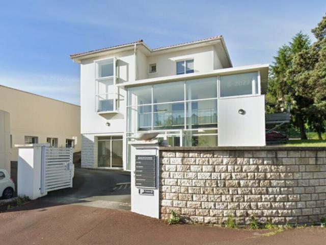 Bureau vente à Saintes