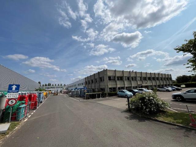 Local Commercial vente à Versailles, Buc