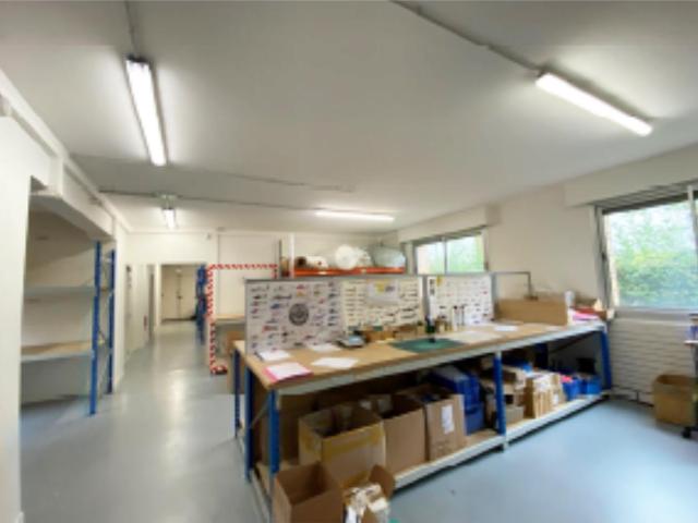 Local Commercial vente à Versailles, Buc