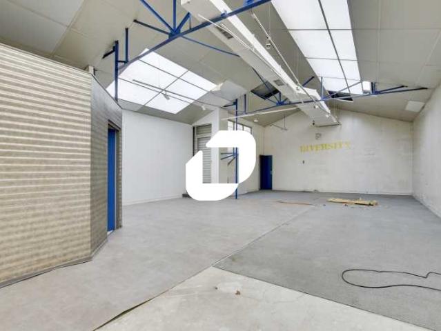 Local Commercial vente à Nanterre, Courbevoie