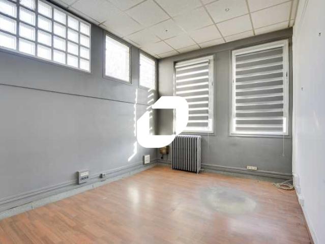 Local Commercial vente à Nanterre, Courbevoie