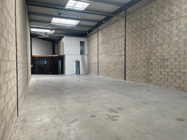 Local Commercial vente à Pontoise, Eragny