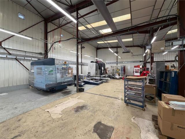 Local Commercial vente à Zone Industrielle du Parc, Le Plessis-Pâté