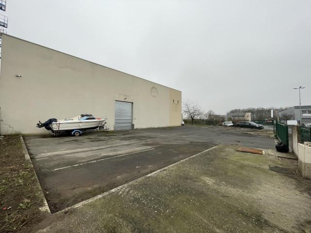 Local Commercial vente à Pontoise, Méry-sur-oise