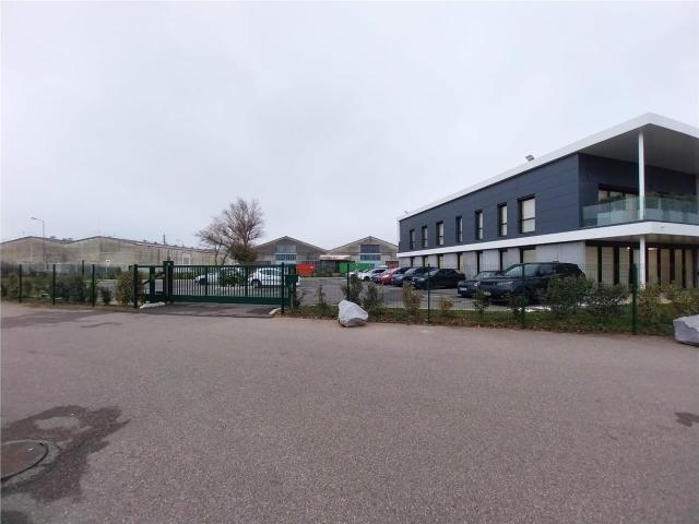 Local Commercial vente à Meyzieu