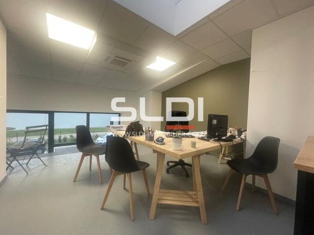 Local Commercial vente à Bourg-en-Bresse, Trévoux