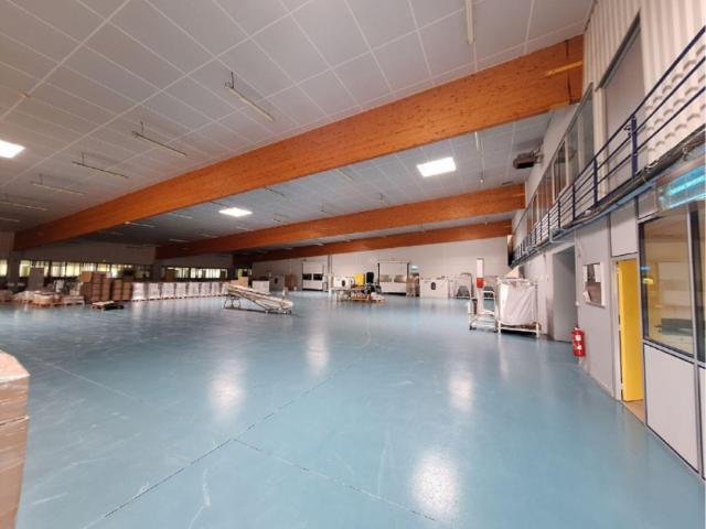 Local Commercial vente à Loches, Tauxigny