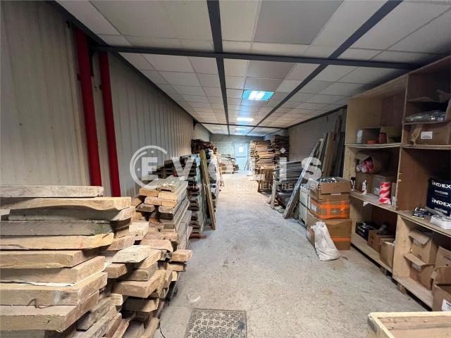 Local Commercial vente à Évry, Varennes-jarcy