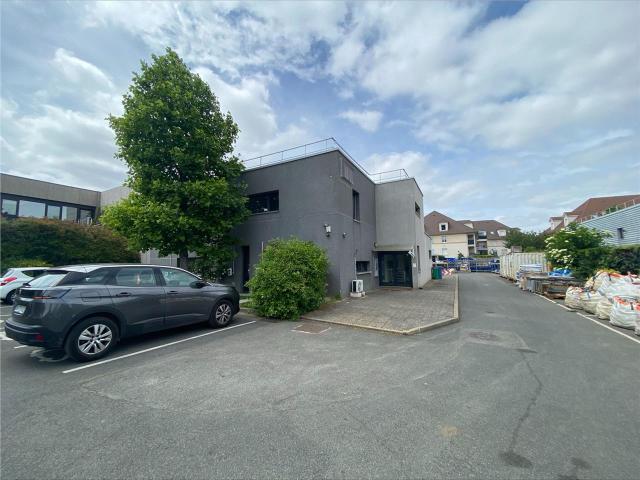 Local Commercial vente à Palaiseau, Wissous