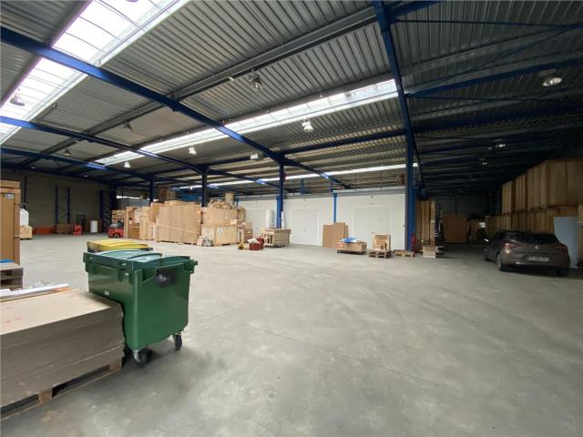 Local Commercial vente à Évry, Champcueil