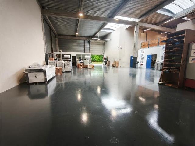 Local Commercial vente à Versailles, Trappes