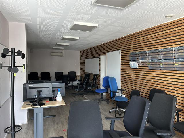 Local Commercial vente à Villefranche-sur-Saône, Rhône