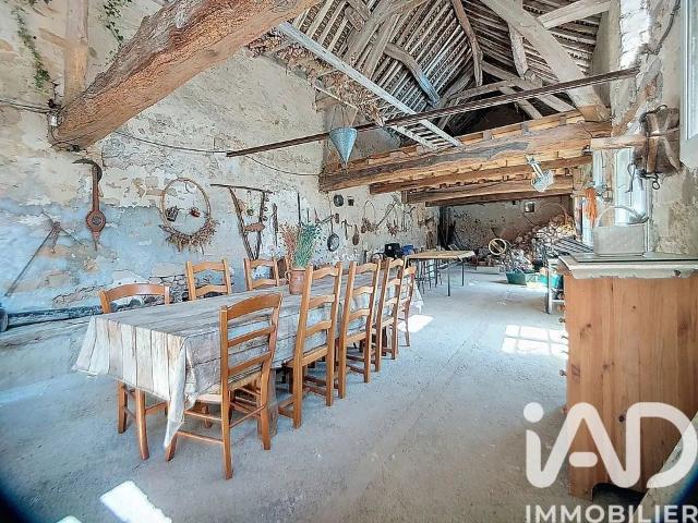 Ferme vente à Fontainebleau, Flagy