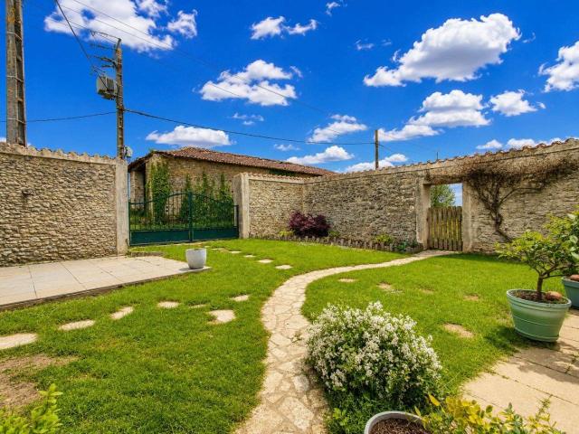 Maison vente à Fontenay-le-Comte, Cezais