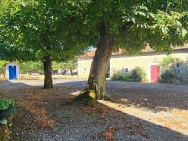Maison vente à Confolens, Saint-angeau