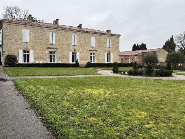 Maison vente à Fontenay-le-Comte, Longèves