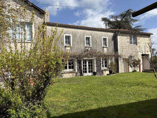 Maison vente à Fontenay-le-Comte, Thouarsais-bouildroux
