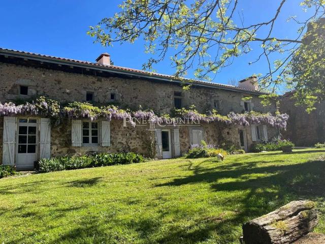 Maison vente à Confolens, Mazerolles