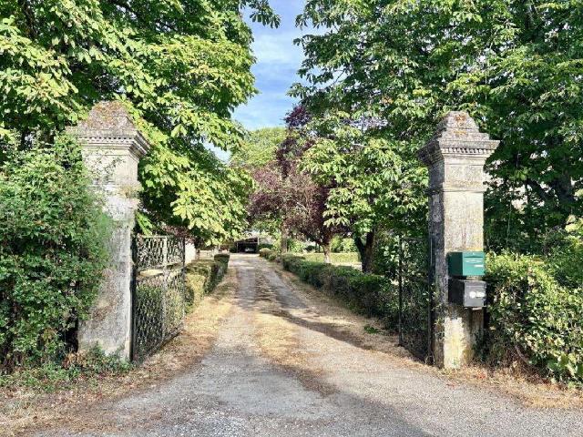 Maison vente à Confolens, Ruffec