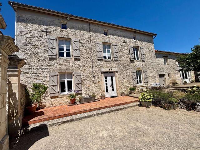 Maison vente à Confolens, Nouvelle-Aquitaine