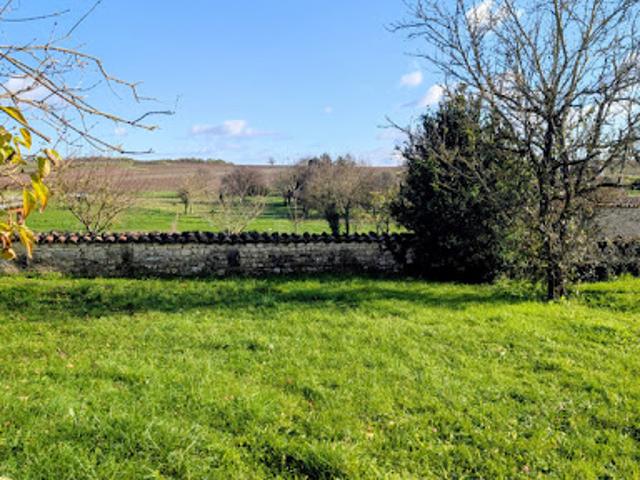 Maison vente à Cognac, Salles-d'angles