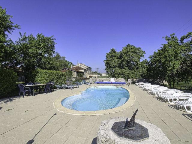 Maison vente à Saint-Jean-d'Angély, Vinax