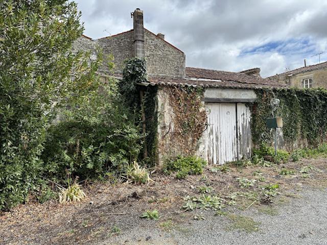 Maison vente à Saint-Jean-d'Angély, Sainte-même