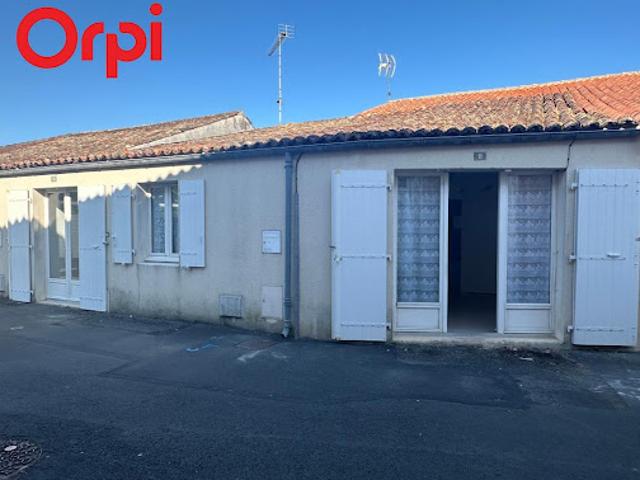 Maison vente à Échillais, Ville d'Enver