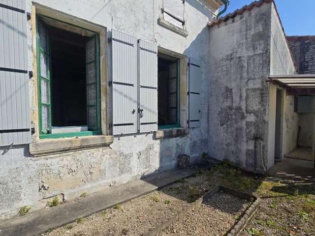 Maison vente à Saint-Jean-d'Angély, La Brousse