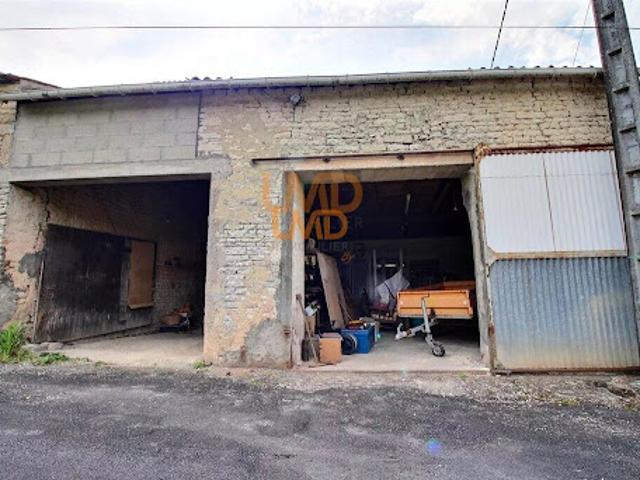 Local Commercial vente à Saint-Jean-d'Angély, Les Touches-de-périgny