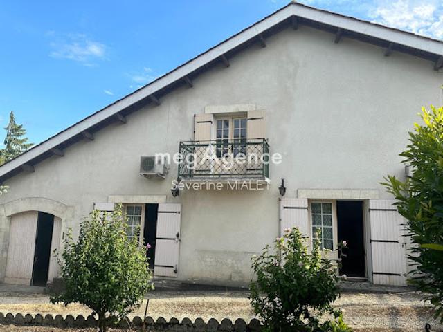 Maison vente à Cognac, Salles-d'angles