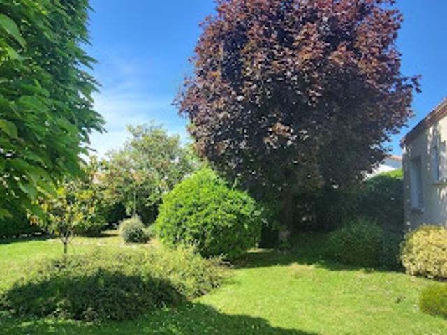 Maison vente à Échillais, Ville d'Enver