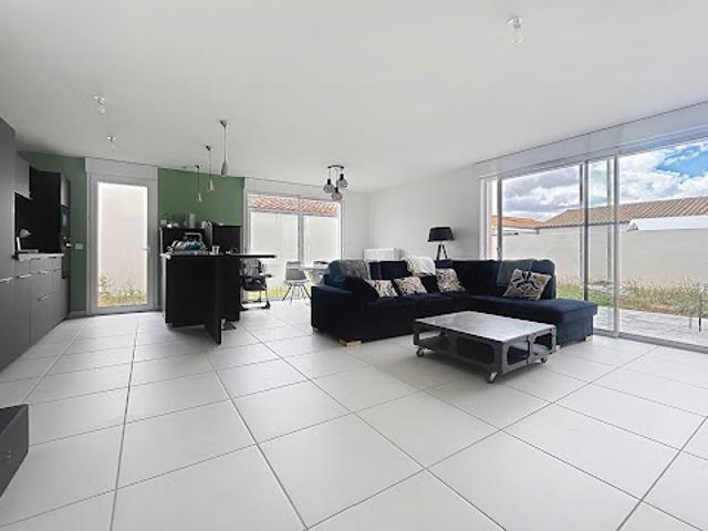 Maison vente à La Rochelle, Ferrières
