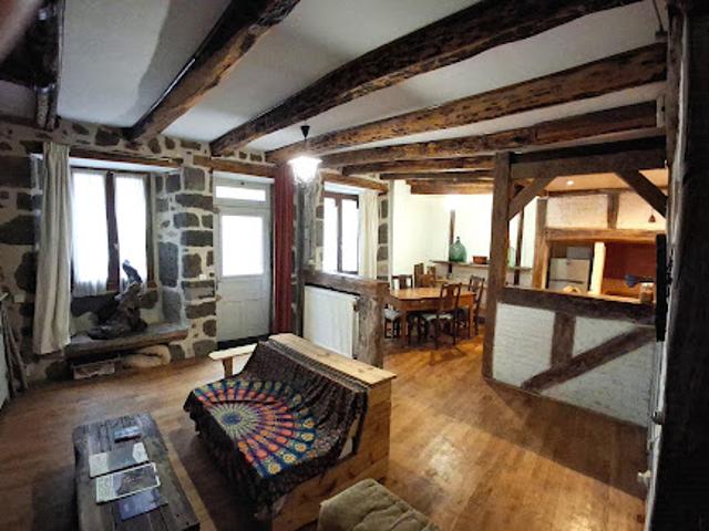 Maison vente à Place de l'Hôtel de Ville, Vic-sur-Cère