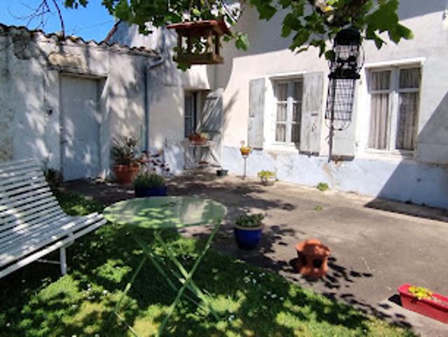 Maison vente à Saint-Jean-d'Angély, Néré