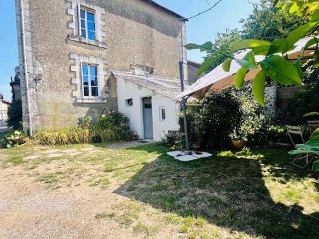 Maison vente à Les Petits Giraudeaux, Saint-Genest-d'Ambière