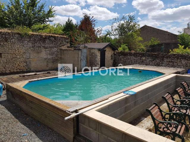 Maison vente à Parthenay, Doux