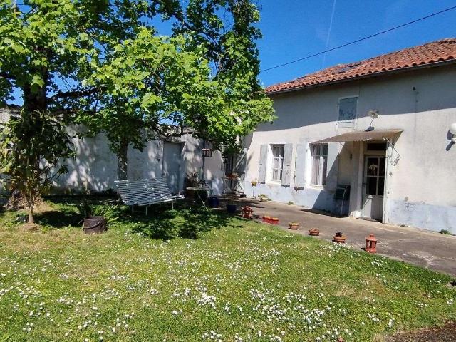 Maison vente à Saint-Jean-d'Angély, Néré