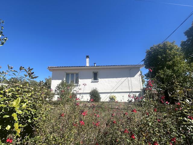 Maison vente à La Rochefoucauld, La Rochefoucauld-en-Angoumois