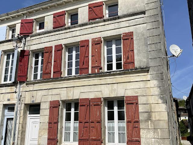 Maison vente à Saint-Jean-d'Angély, Saint-savinien