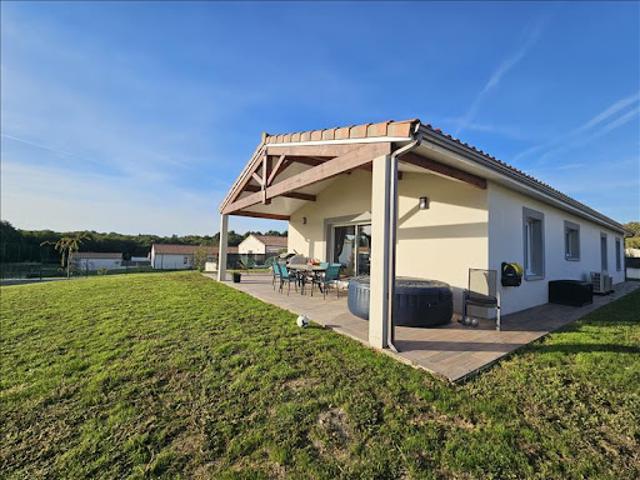 Maison vente à Clérac, Le Grand Village
