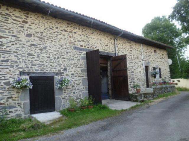 Maison vente à Confolens, Cherves-châtelars