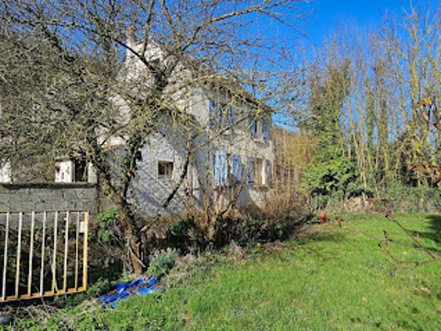Maison vente à Chinon, Ports