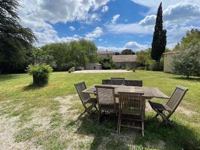 Maison vente à Nîmes, Tavel