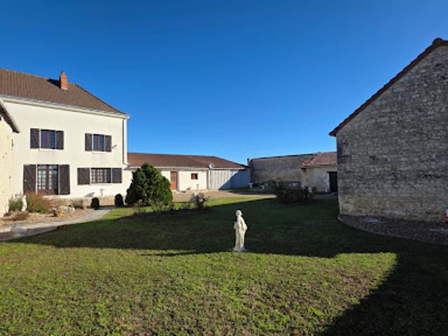 Maison vente à Les Pignereaux, Sérigny