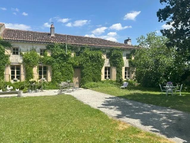Maison vente à Saint-Jean-d'Angély, Saint-pierre-de-juillers