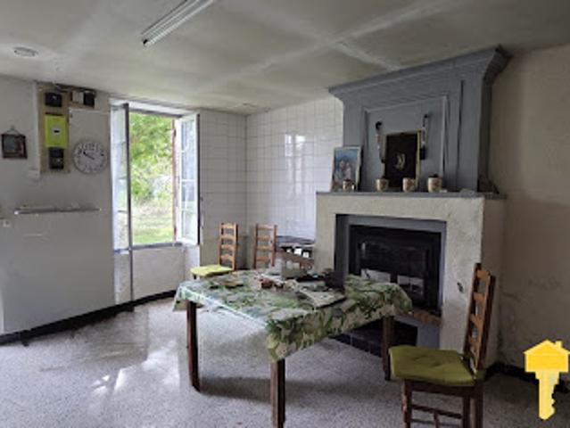 Maison vente à Saintes, Brie-sous-mortagne