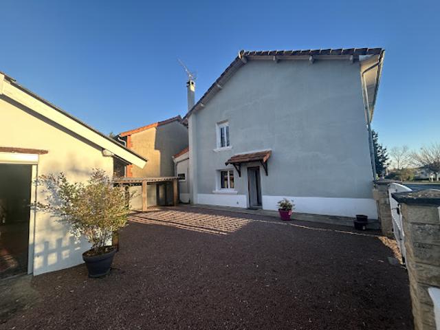 Maison vente à Confolens, Tessonnière