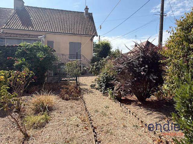 Maison vente à Les Cinq Noyers, Dompierre-sur-Besbre